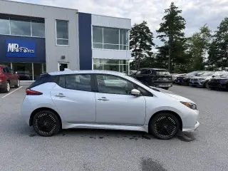 Nissan LEAF 2024