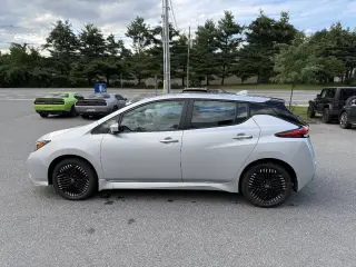 Nissan LEAF 2024