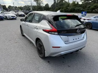 Nissan LEAF 2024