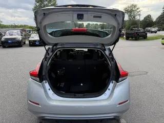 Nissan LEAF 2024