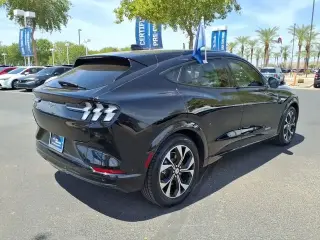 Ford Mustang Mach-E 2023 Premium 4dr SUV