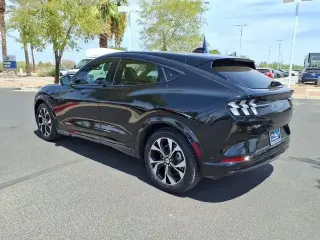 Ford Mustang Mach-E 2023 Premium 4dr SUV