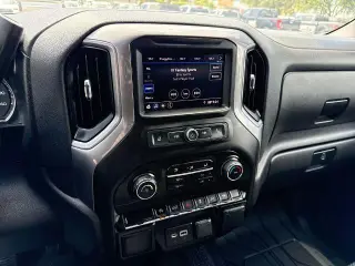 Chevrolet Silverado 1500 2021 4x2 Custom Cabina Crew de 4 puertas, caja larga de 5,8 pies