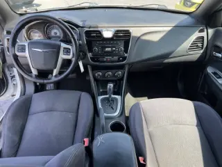 Chrysler 200 2012