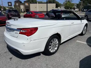 Chrysler 200 2012