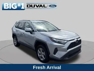 Toyota RAV4 2024 con tracción en las cuatro ruedas XLE 4dr SUV