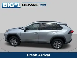 Toyota RAV4 2024 con tracción en las cuatro ruedas XLE 4dr SUV