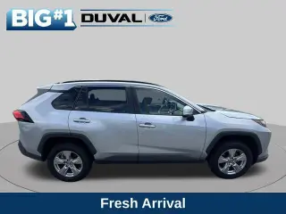 Toyota RAV4 2024 con tracción en las cuatro ruedas XLE 4dr SUV