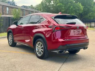Lexus NX 300 2021