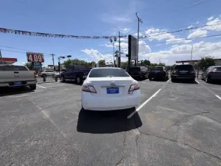 Toyota Camry Hybrid 2011