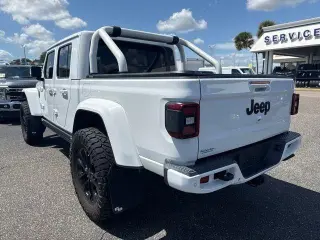 Jeep Gladiator 2022 4x4 Overland 4dr Crew Cab 5.0 ft. SB