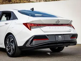 Hyundai ELANTRA Hybrid 2026 Limited 4dr Sedán