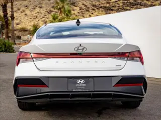 Hyundai ELANTRA Hybrid 2026 Limited 4dr Sedán