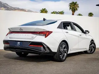 Hyundai ELANTRA Hybrid 2026 Limited 4dr Sedán