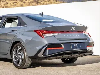 Hyundai ELANTRA Híbrido 2025 Limited 4dr Sedán