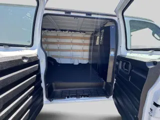 Furgón de carga GMC Savana 2024 2500 3 puertas