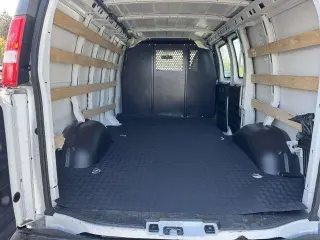 Furgón de carga GMC Savana 2024 2500 3 puertas