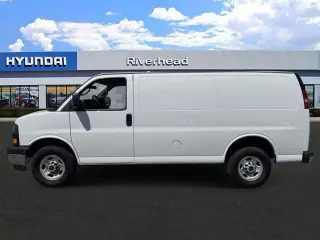 Furgón de carga GMC Savana 2024 2500 3 puertas