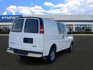Furgón de carga GMC Savana 2024 2500 3 puertas