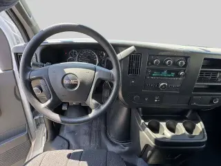 Furgón de carga GMC Savana 2024 2500 3 puertas