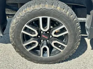GMC Sierra 1500 2023 4x4 AT4 4dr Crew Cab 5.8 ft. SB
