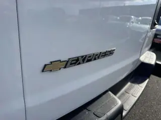 Chevrolet Express 2024 2500 furgón de carga de 3 puertas