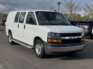 Chevrolet Express 2024 2500 furgón de carga de 3 puertas