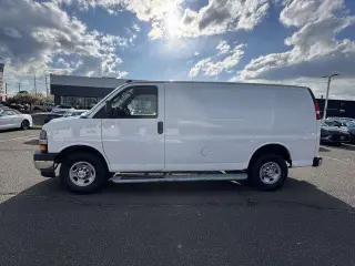 Chevrolet Express 2024 2500 furgón de carga de 3 puertas