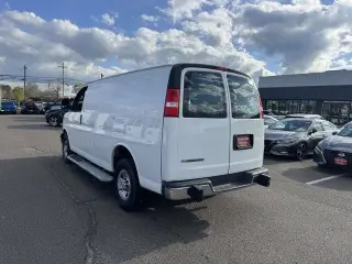 Chevrolet Express 2024 2500 furgón de carga de 3 puertas