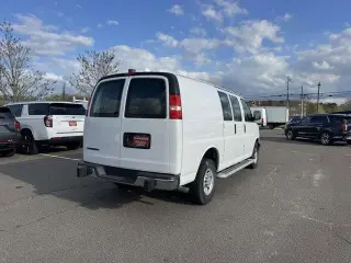 Chevrolet Express 2024 2500 furgón de carga de 3 puertas