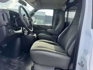 Chevrolet Express 2024 2500 furgón de carga de 3 puertas