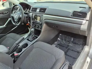 Volkswagen Passat 2016 1.8T R-Line 4dr Sedán