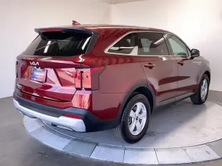 Kia Sorento 2025 LX SUV 4 puertas