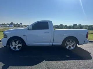 Ram 1500 2012 4x2 R/T Sport 2dr Cabina Regular 6.3 ft. Camioneta Pickup