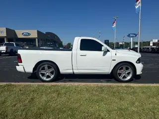 Ram 1500 2012 4x2 R/T Sport 2dr Cabina Regular 6.3 ft. Camioneta Pickup