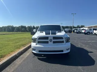 Ram 1500 2012 4x2 R/T Sport 2dr Cabina Regular 6.3 ft. Camioneta Pickup