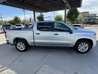 2022 Chevrolet Silverado 1500 4WD Crew Cab 147" Custom