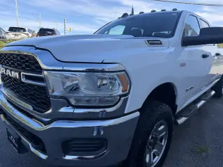 2022 RAM 2500 Tradesman 4x4 Crew Cab 8' Box