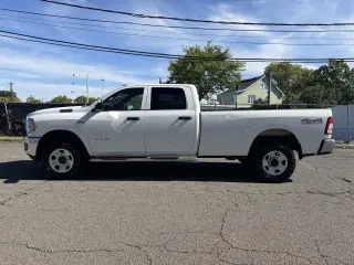 2022 RAM 2500 Tradesman 4x4 Crew Cab 8' Box
