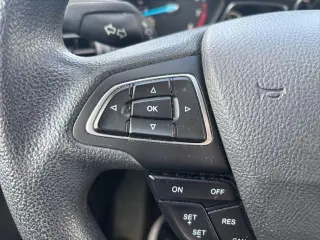 Ford Escape 2018 con tracción en las ruedas SE 4dr SUV
