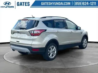Ford Escape 2018 con tracción en las ruedas SE 4dr SUV