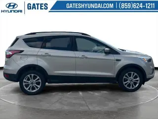 Ford Escape 2018 con tracción en las ruedas SE 4dr SUV