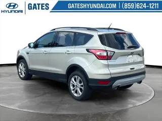 Ford Escape 2018 con tracción en las ruedas SE 4dr SUV