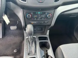 Ford Escape 2018 con tracción en las ruedas SE 4dr SUV
