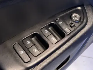 Vehículo Hyundai VENUE 2023 SEL 4dr Crossover