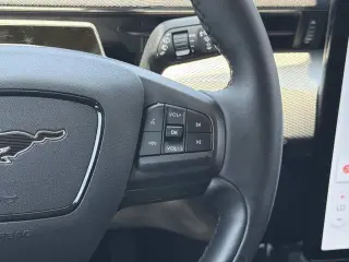 Ford Mustang Mach-E 2023 Select 4dr SUV