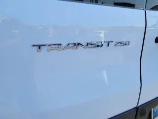 Ford Transit 2025 250 3dr LWB Techo Bajo Furgón de Carga