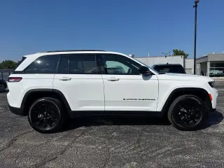 Jeep Grand Cherokee 2025 4x4 Laredo 4dr SUV