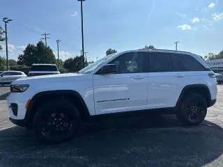 Jeep Grand Cherokee 2025 4x4 Laredo 4dr SUV