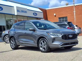 Ford Escape 2023 con tracción en las ruedas ST-Line Select 4dr SUV